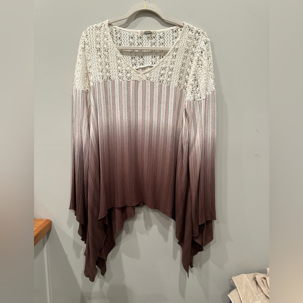 Gimmicks by BKE Ombré Striped Crochet Blouse Top Shark Bite Hem Sz L - Picture 2 of 15